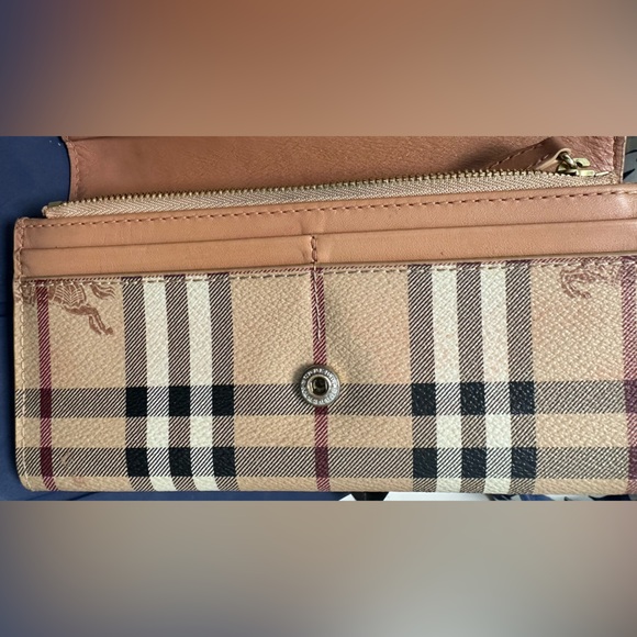 BURBERRY Long Wallet - Picture 10 of 17
